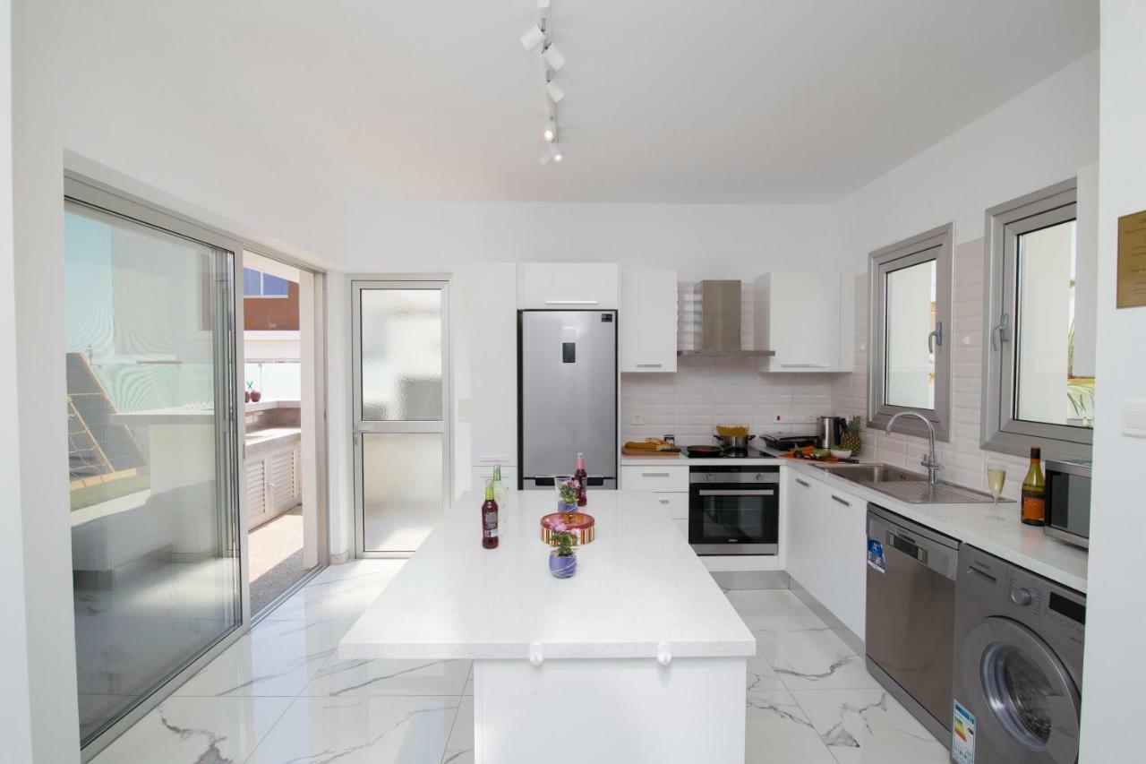 Villa Lynn Boutique Beachfront Ayia Napa Esterno foto