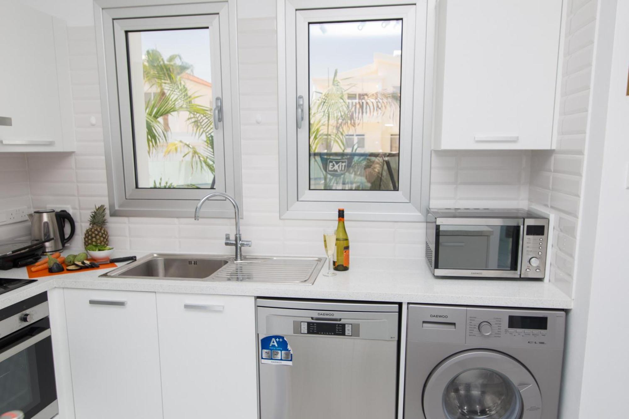 Villa Lynn Boutique Beachfront Ayia Napa Esterno foto