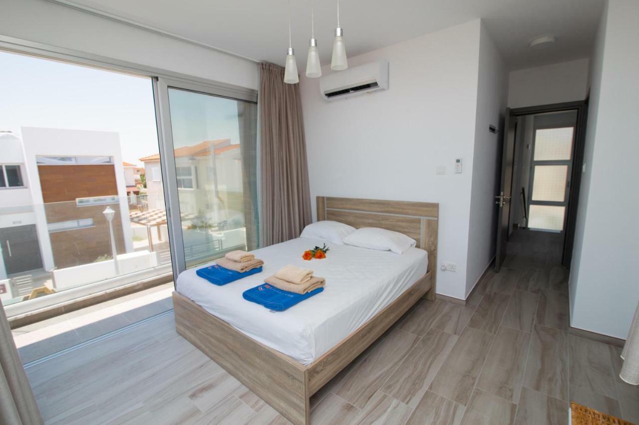 Villa Lynn Boutique Beachfront Ayia Napa Esterno foto